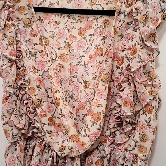 FASHION NOVA WOMEN'S PLUS SIZE RUFFLE MY EGO FLORAL BLOUSE IVORY/COMBO SIZE  2XL - Picture 8 of 8